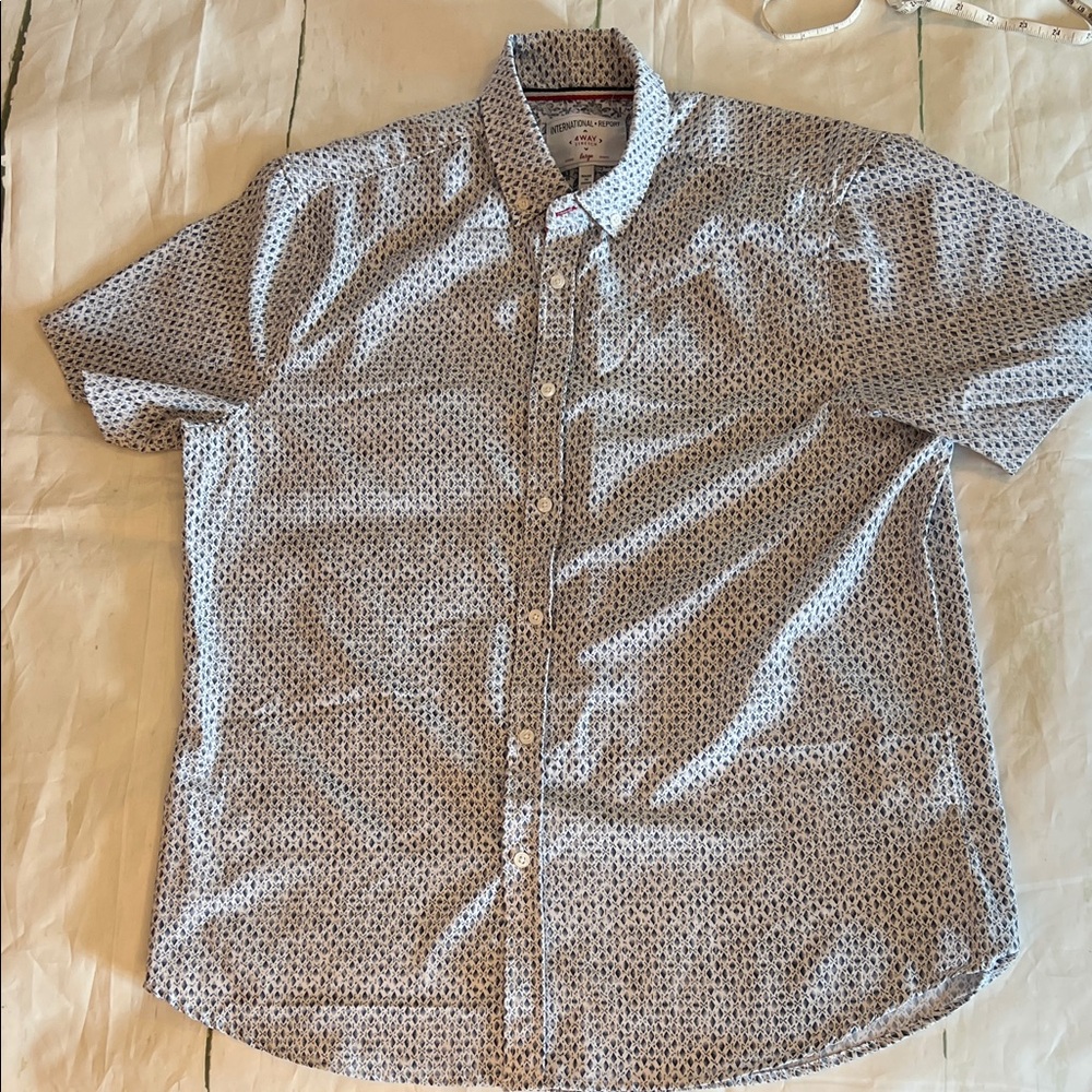 International Report 4-Way Stretch Button-Down Shirt – Men’s Large